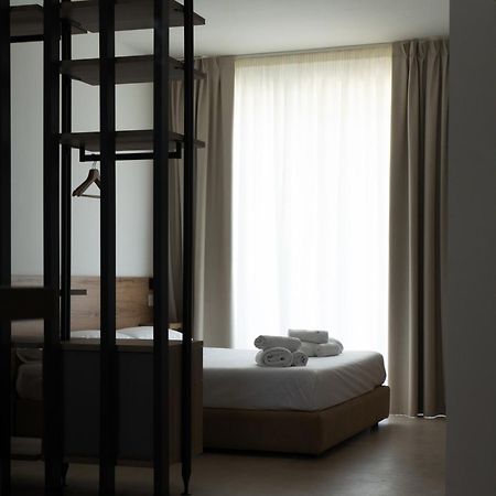 Montedarena Hotel Pulsano Buitenkant foto