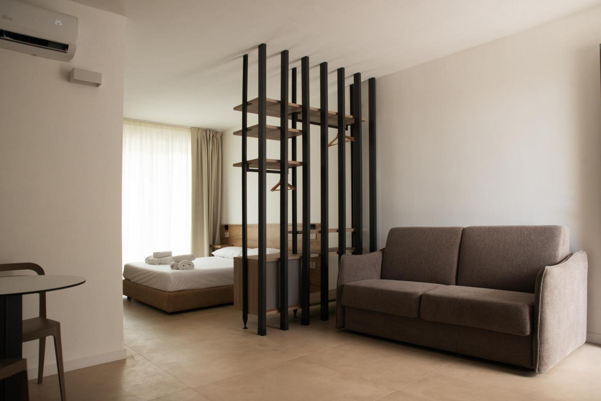 Montedarena Hotel Pulsano Buitenkant foto