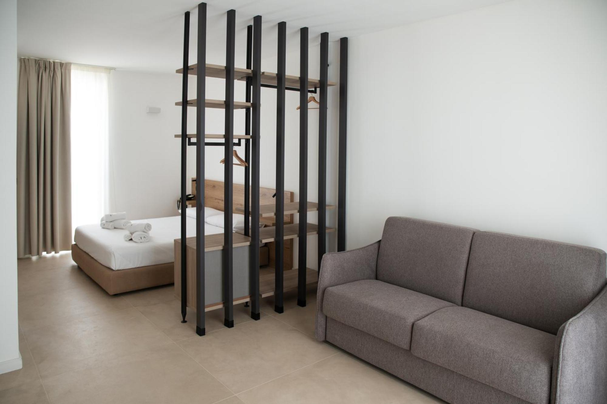 Montedarena Hotel Pulsano Buitenkant foto